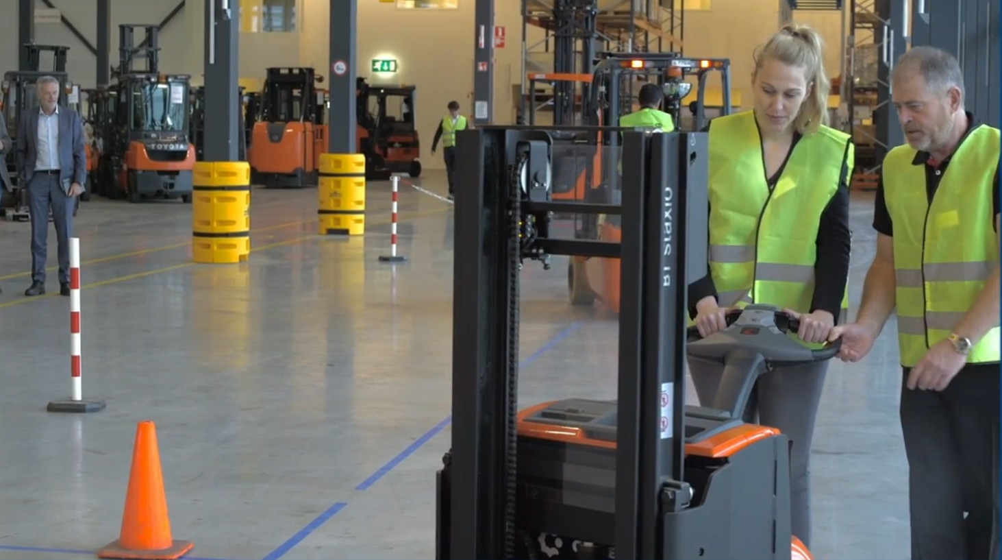 Tips to save forklift energy with Liion batteries and ecodriving